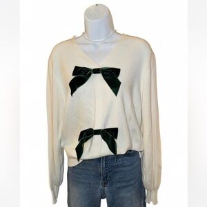 Chic Cream V-Neck Sweater with Green Accent Bows